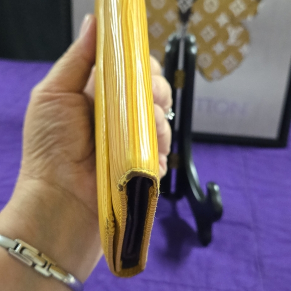 Louis Vuitton Yellow EPI Trifold Portefeuille Tresor International Long Wallet - Picture 6 of 14